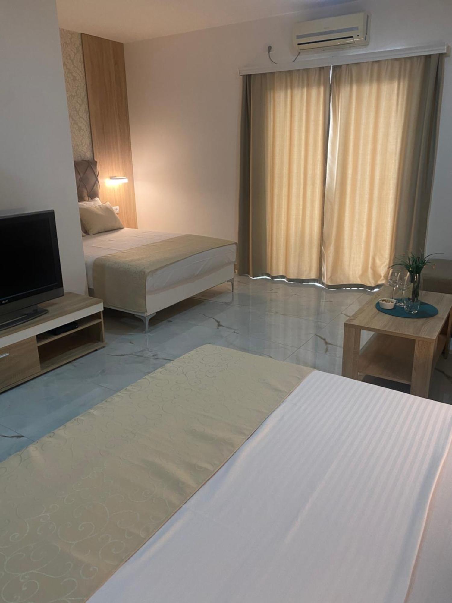 Apartments Vila Sara M Ulcinj Eksteriør bilde
